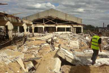Amortiseerunud laudahoone lammutamine Kõpus, Viljandimaal